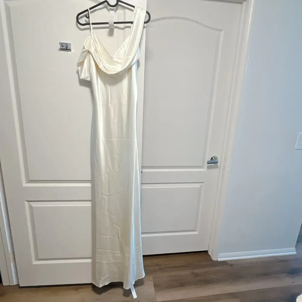 Reformation Ronda Ivory Silk One-Shoulder Maxi Dress 4 - Picture 5 of 8